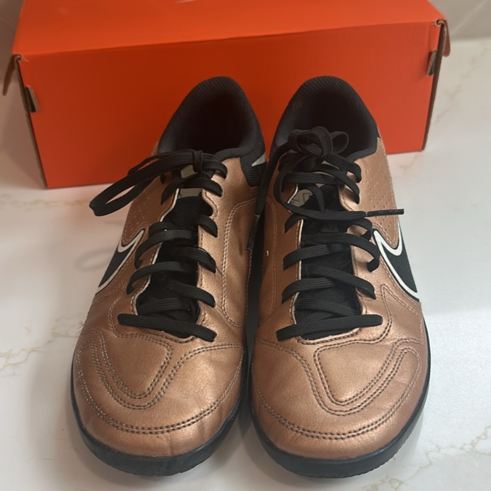 Nike Tiempo Legend 9 Indoor Cleats size 7.5